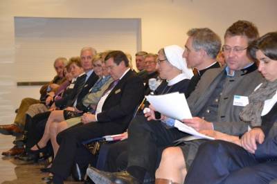 in der ersten Reihe u.a. die Gesch�ftsf�hrer der Adelholzener Primusquellen Stefan Hoechter und Franz Demmelmair sowie Gewerbevereinsvorsitzender Thomas Eberl